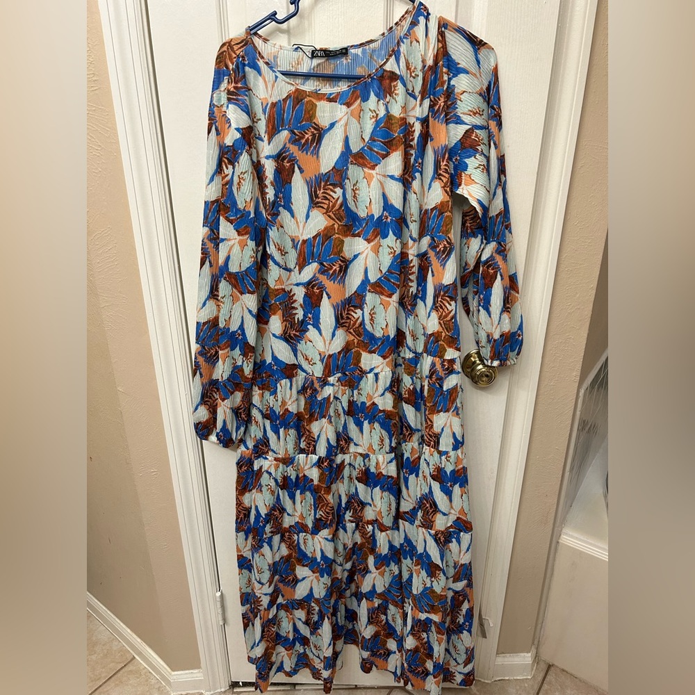 Beautiful Zara dress size L Runs big 52 inches long ,20 across with semi stretch